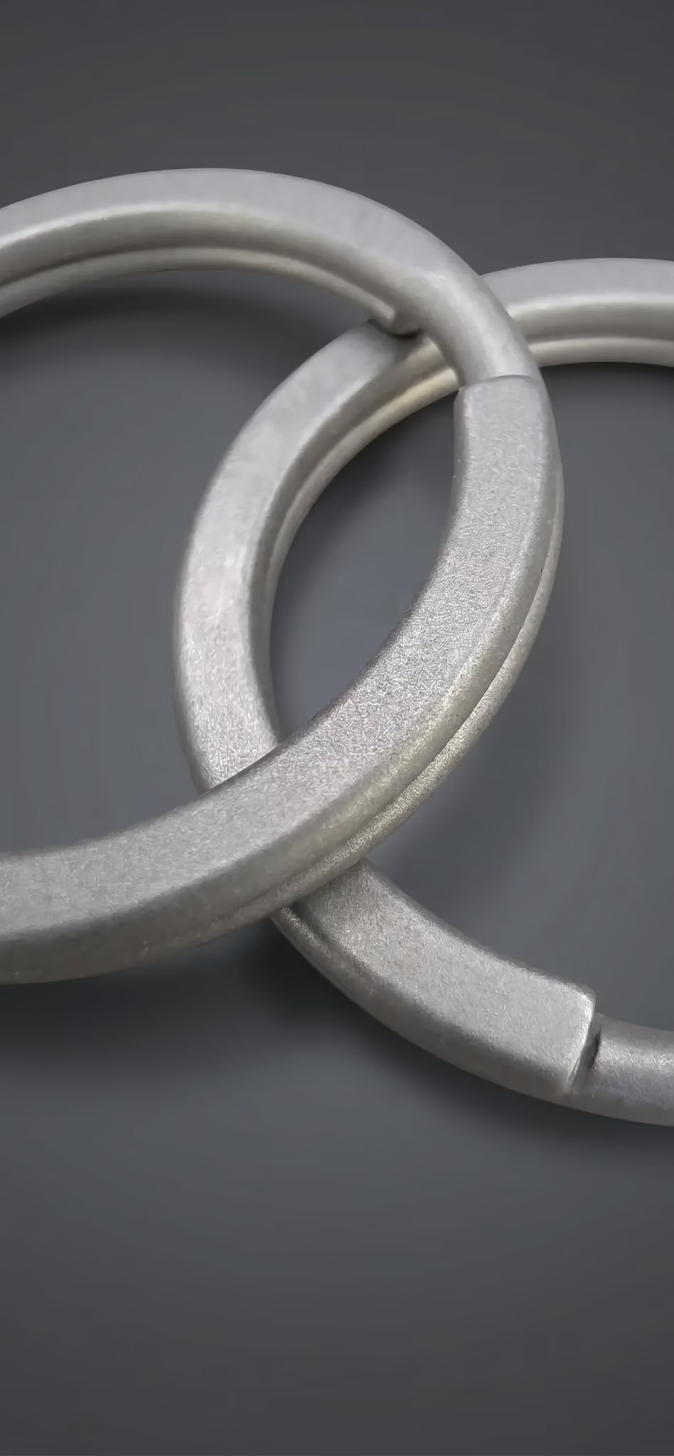 ZERONE titanium keyring – surface detail