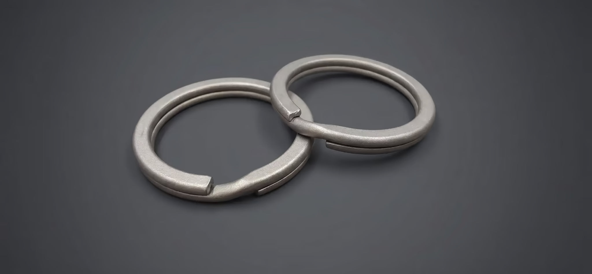 ZERONE titanium keyring – surface detail