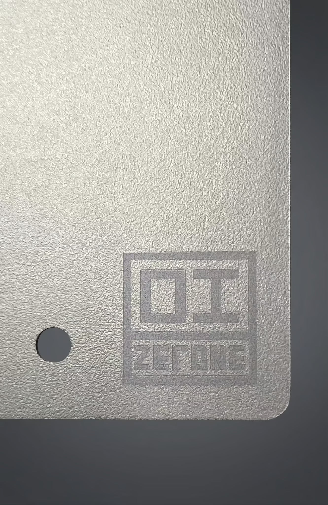 ZERONE Sand Blasted plates standing – Grade 2 matte titanium finish
