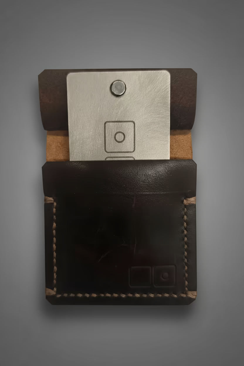 ZERONE Discreet Carry Bundle – titanium plate on grey background